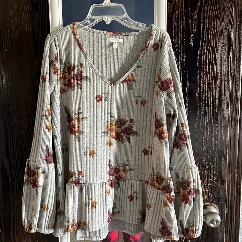 Maurices too. Size L. Very soft gray and floral top. Very comfortable